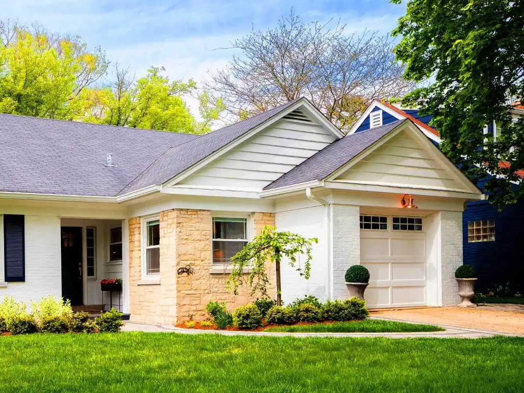 Midcentury Home With Painted Brick Photo 4x3