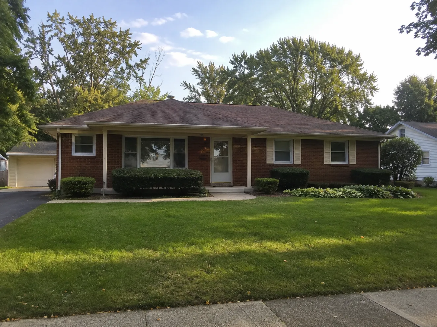 Aurora Illinois house being sold directly to local cash home buyers